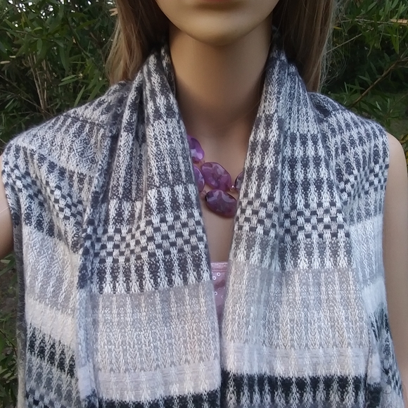 "Mudd" black&white sleeveless poncho sweater - Picture 4 of 6